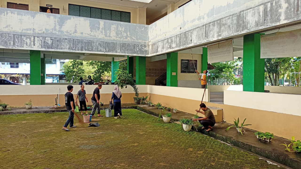 Aksi Bersih Kampus IAIN Pontianak Siapkan Diri Sambut PBAK dan KAIB